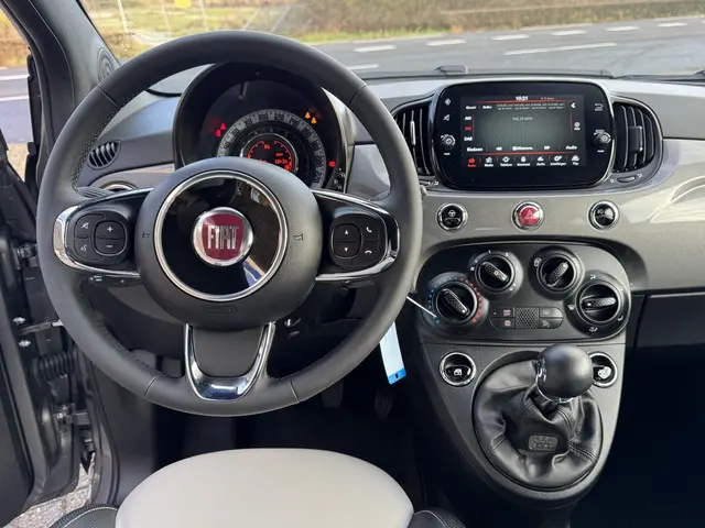 Fiat 500C 1.0 Hybrid Club 2022 Benzine 23
