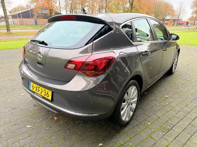 Opel Astra 1.4 Cosmo 2014 Benzine 12