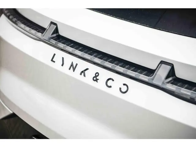 Lynk & Co 08 1.5 More 2025 Hybride Benzine 19