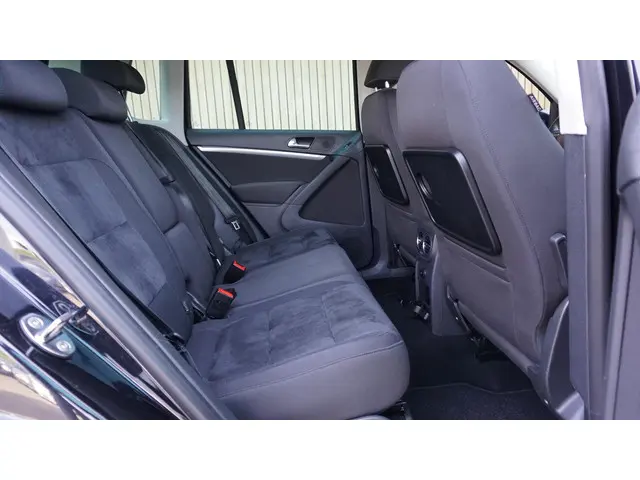 Volkswagen Tiguan 1.4 TSI 122pk Sport&Style 2012 Benzine 37