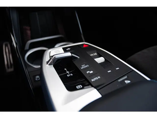 BMW X1 xDrive25e 2024 Hybride Benzine 48