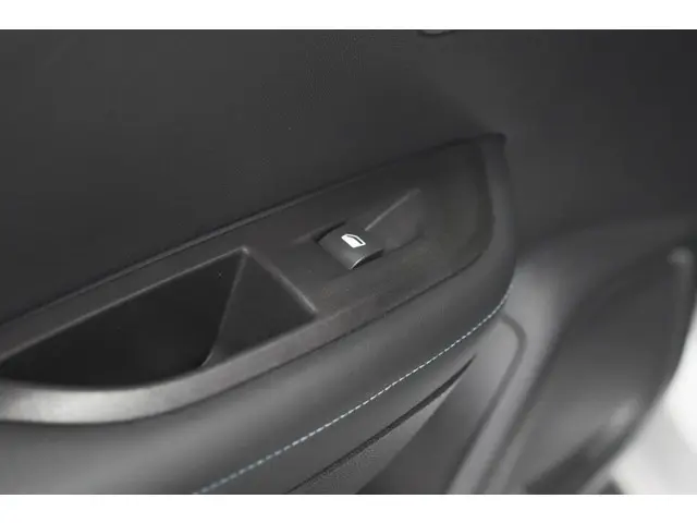 Peugeot 2008 PureTech 130 Allure 2020 Benzine 27