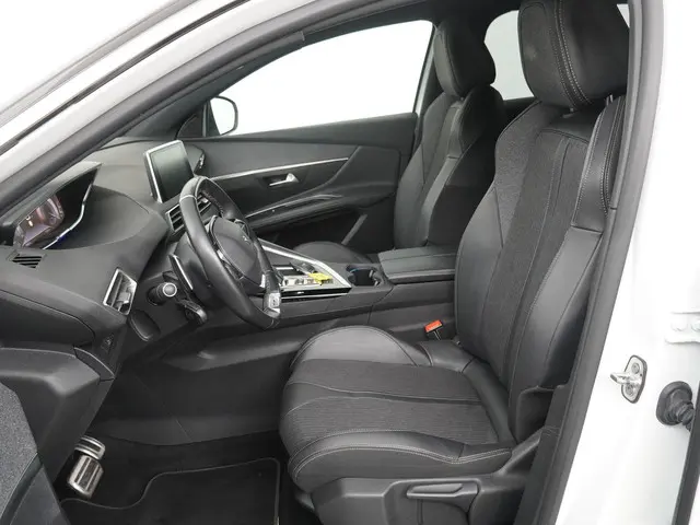 Peugeot 3008 1.6 PureTech GT Line 2019 Benzine 11