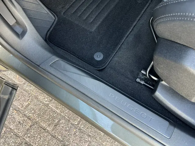 Peugeot 3008 1.2 PureTech Première 2016 Benzine 10