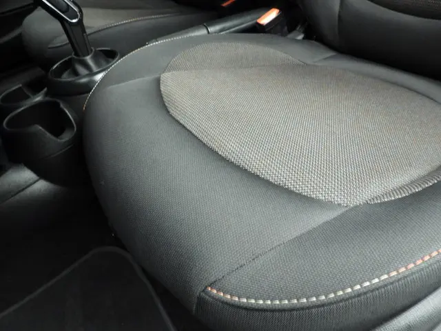 MINI 5-Deurs Cooper 2023 Benzine 18