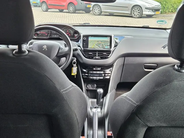 Peugeot 208 1.2 e-VTi Active 2013 Benzine 18