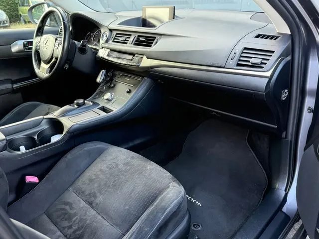 Lexus CT 200h Business Line 2014 Hybride Benzine 9