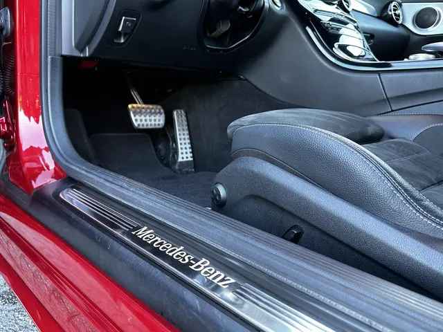 Mercedes-Benz C-Klasse Cabrio 200 AMG 2017 Benzine 16