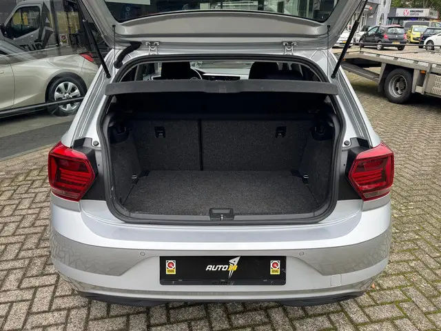 Volkswagen Polo 1.0 Comfortline 2017 Benzine 12