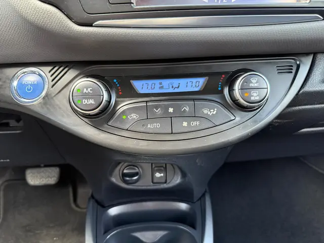 Toyota Yaris 1.5 Hybrid Dynamic 2015 Hybride Benzine 29