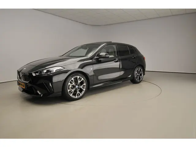 BMW 1 Serie 120 2025 Benzine 41