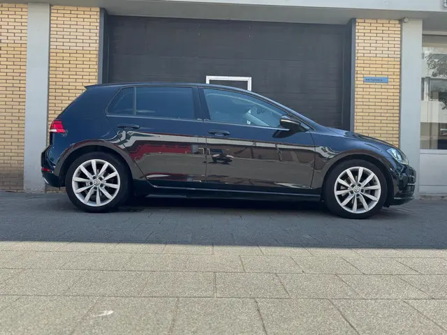 Volkswagen Golf 1.5 TSI Highline Business R 2018 Benzine 12