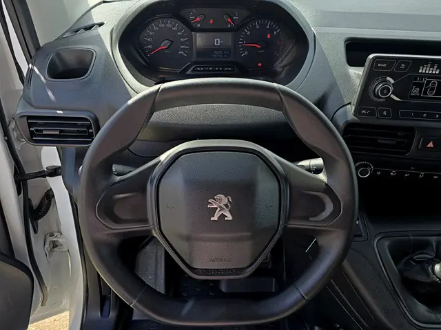 Peugeot Partner 1.2 PureTech Premium 2022 Benzine 21