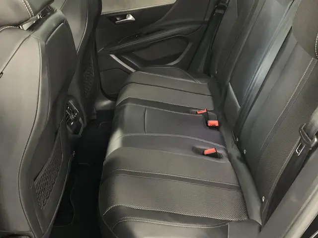 Peugeot 3008 1.6 HYbrid4 300 GT 2022 Hybride Benzine 8