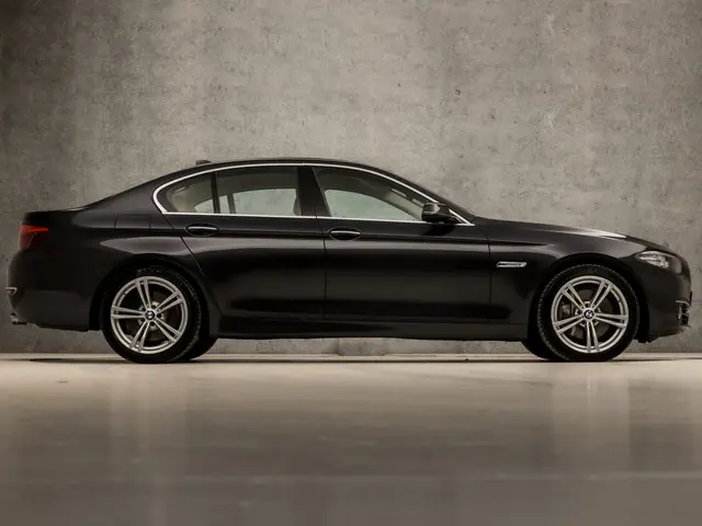 BMW 5 Serie 535i High Executive 2016 Benzine 4