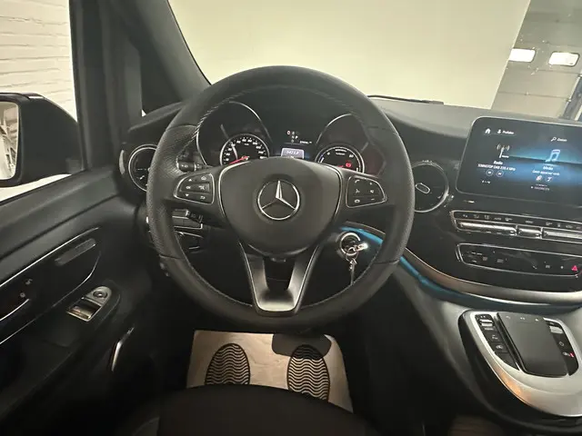 Mercedes-Benz EQV 300 L2 90kWh DC 2022 Elektrisch 18