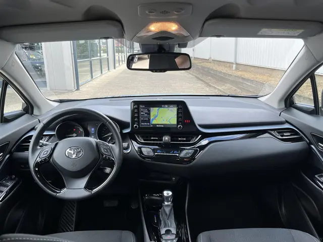 Toyota C-HR 1.8 Hybrid Dynamic 2020 Hybride Benzine 6