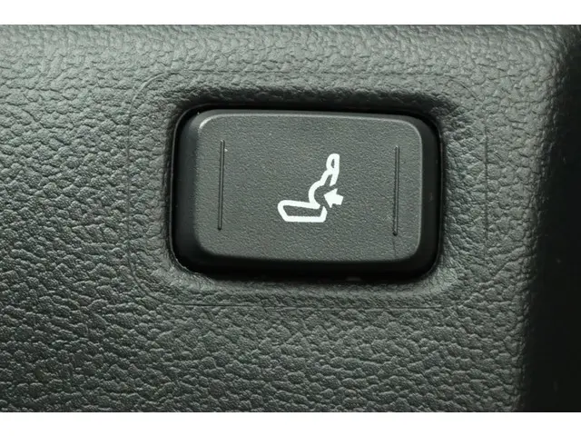 Toyota C-HR 1.8 Hybrid Executive 2022 Hybride Benzine 67