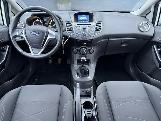 Ford Fiesta 1.0 Style 2013 Benzine 6