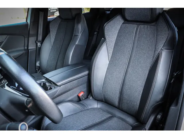 Peugeot 3008 1.2 PureTech GT Line 2019 Benzine 11