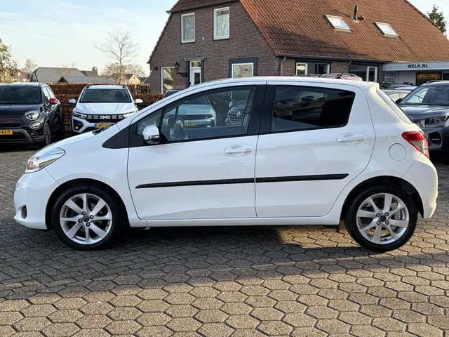 Toyota Yaris 1.3 VVT-i Now 2014 Benzine 2