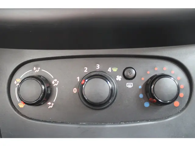 Dacia Logan 1.2 2015 Benzine 11