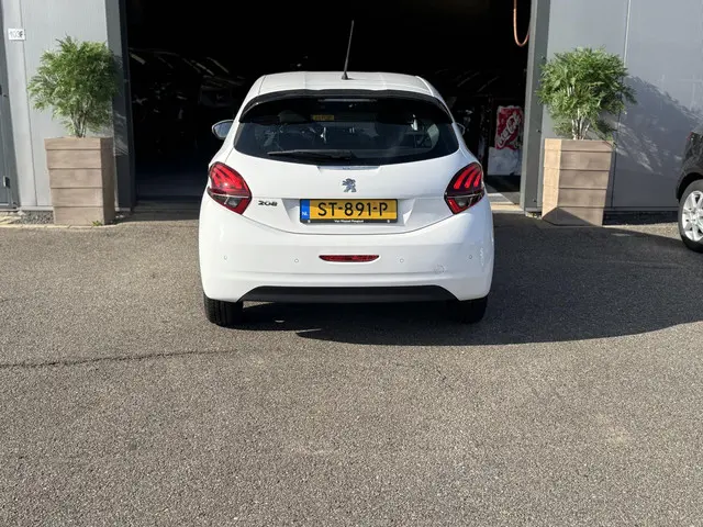 Peugeot 208 1.2 PureTech Blue Lion 2018 Benzine 6