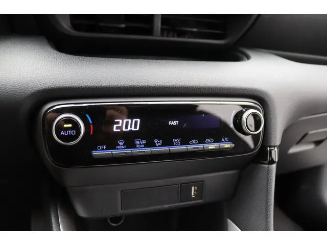 Toyota Yaris 1.5 Hybrid Active 2022 Hybride Benzine 25