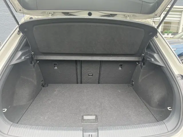 Volkswagen T-Roc 1.5 TSi DSG R-Line (2X) 2022 Benzine 19
