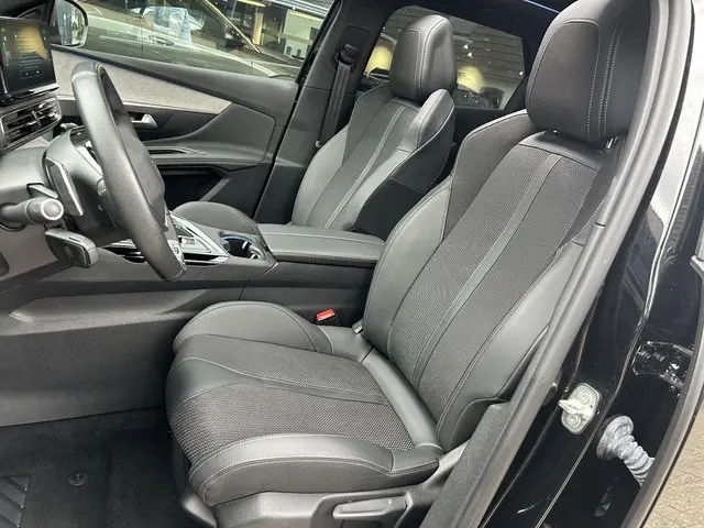 Peugeot 3008 1.6 HYbrid 225 GT 2023 Hybride Benzine 24