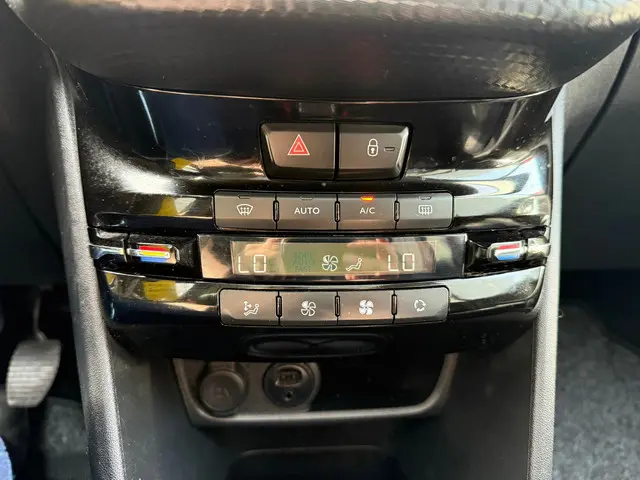 Peugeot 2008 1.2 PureTech Allure 2018 Benzine 39