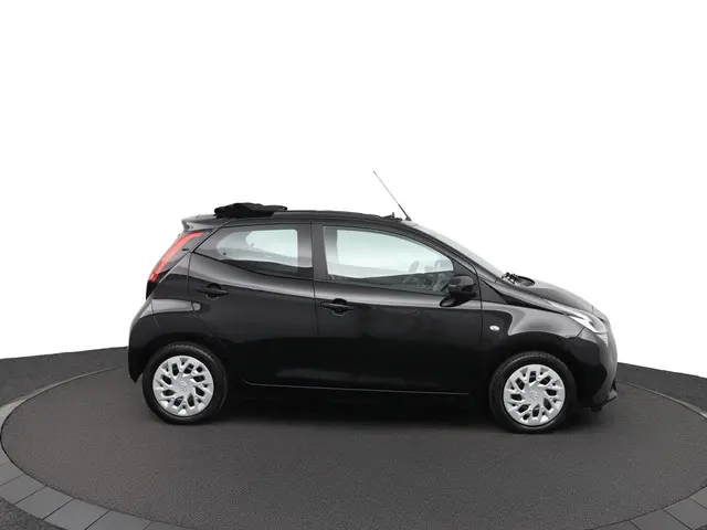 Toyota Aygo 1.0 VVT-i x-play cabrio 2021 Benzine 13