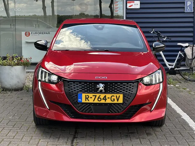 Peugeot 208 1.2 PureTech 130pk GT 2022 Benzine 5