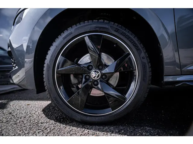 Škoda Kamiq 1.5 TSI DSG7 Monte Carlo 2021 Benzine 19