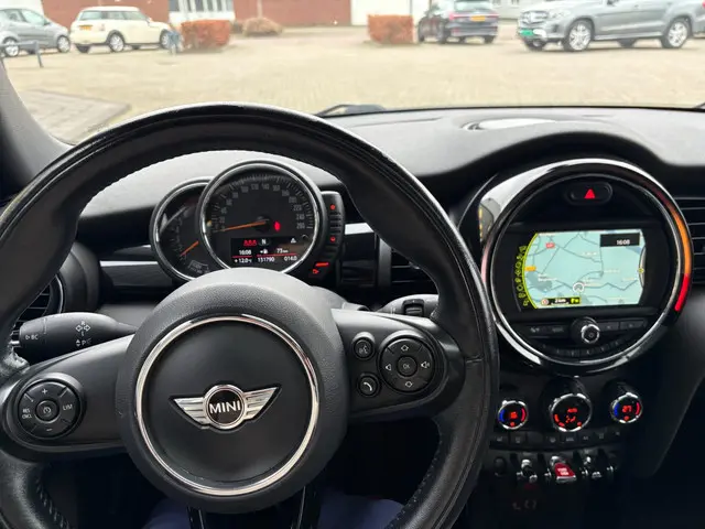 MINI One Mini 1.2 Chili Business *pano 2016 Benzine 13