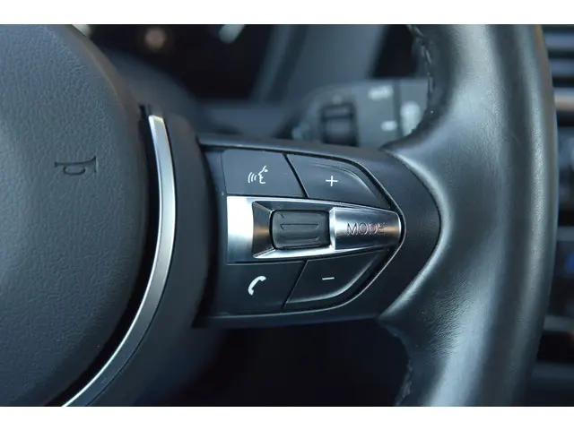 BMW 1 Serie 118i Executive 2018 Benzine 16