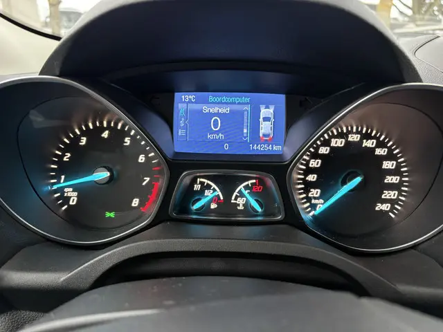 Ford Kuga 1.5 Titanium 2015 Benzine 31