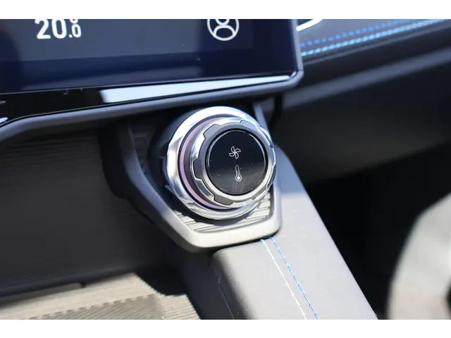 Lynk & Co 01 1.5 2025 Hybride Benzine 30