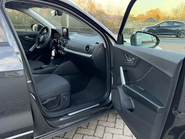 Audi Q2 35 TFSI S Edition 2024 Benzine 18