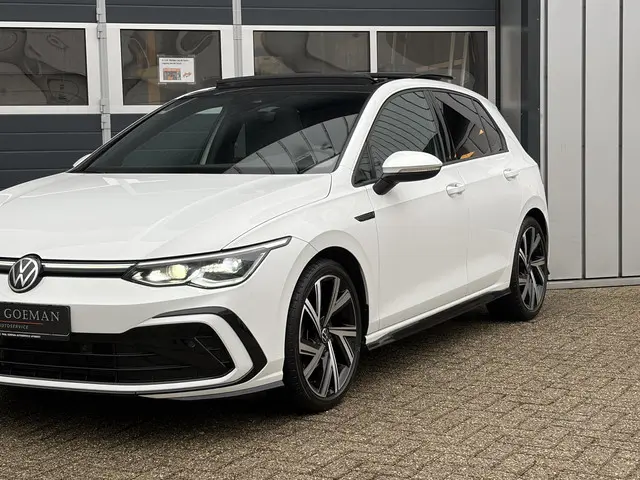 Volkswagen Golf 1.5 eTSI R-Line 2022 Benzine 4