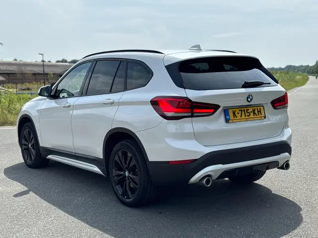 BMW X1 SDrive20i Executive Edition,LEDER,NAP, 2021 Benzine 3