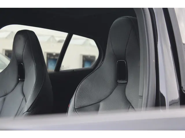 BMW 1 Serie 120i High Executive Edition 2021 Benzine 44