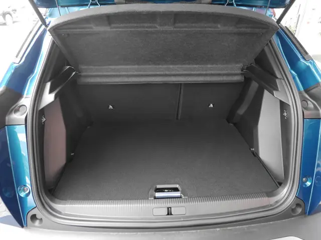 Peugeot 2008 1.2 Hybrid 145 GT 2025 Hybride Benzine 12