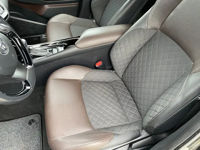 Toyota C-HR 1.8 Hybrid Executive 2018 Hybride Benzine 12