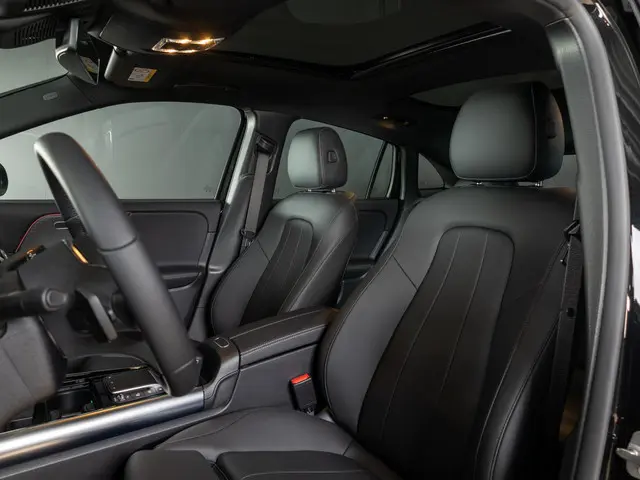 Mercedes-Benz EQA 250 Luxury Line 2024 Elektrisch 10