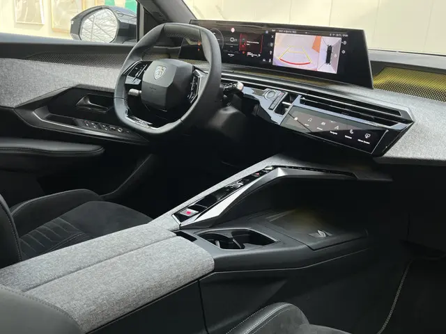 Peugeot 3008 Hybrid 136 GT 2024 Hybride Benzine 4