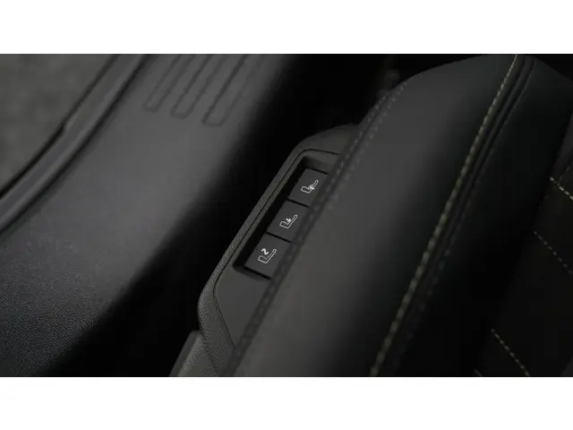 Peugeot 2008 PureTech 130 EAT8 GT 2024 Benzine 33