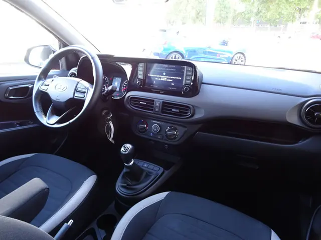 Hyundai i10 1.0 Comfort Smart 2023 Benzine 19