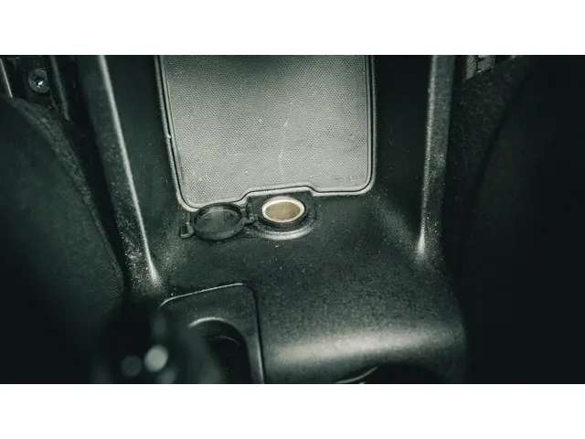 Kia Venga 1.6 CVVT Plus Pack AUTOMAAT NAVI 2013 Benzine 37