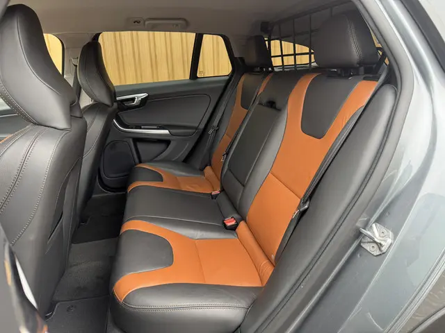 Volvo V60 Cross Country 2.0 T5 Summum 2016 Benzine 24